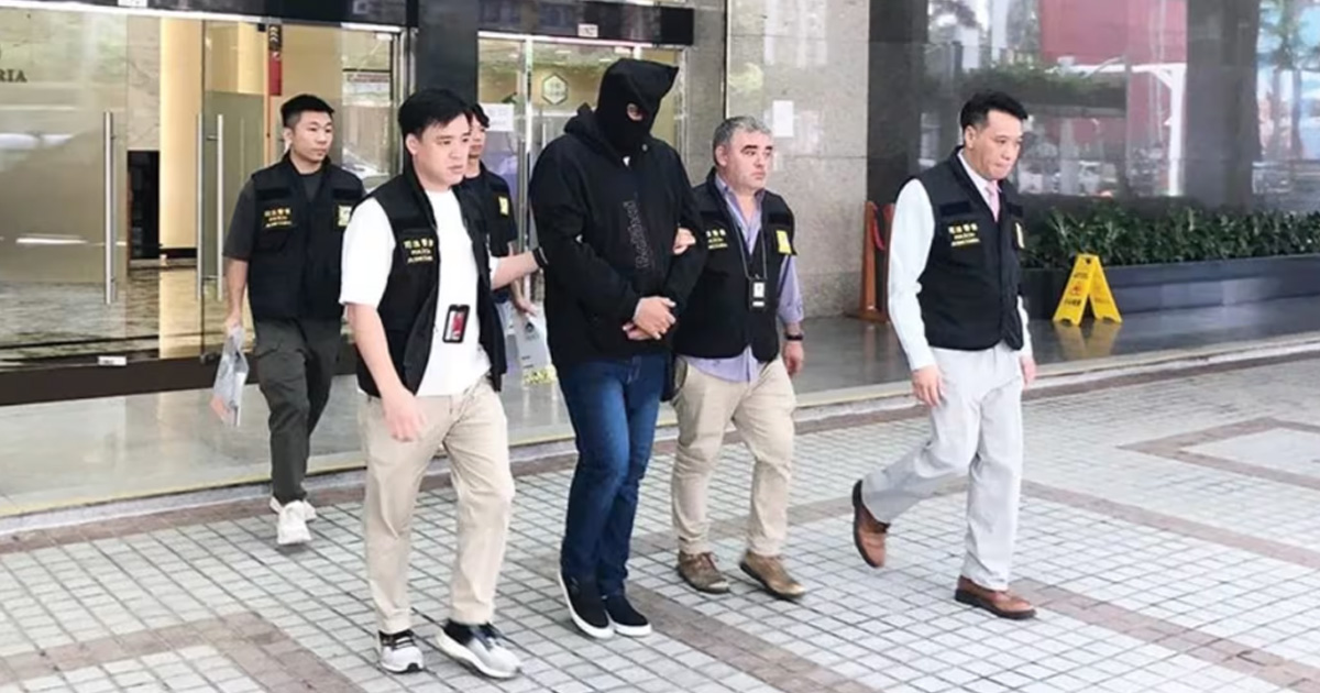 MAN FLIES TO MACAU VIA SINGAPORE TO SMUGGLE 89 COCAINE CAPSULES