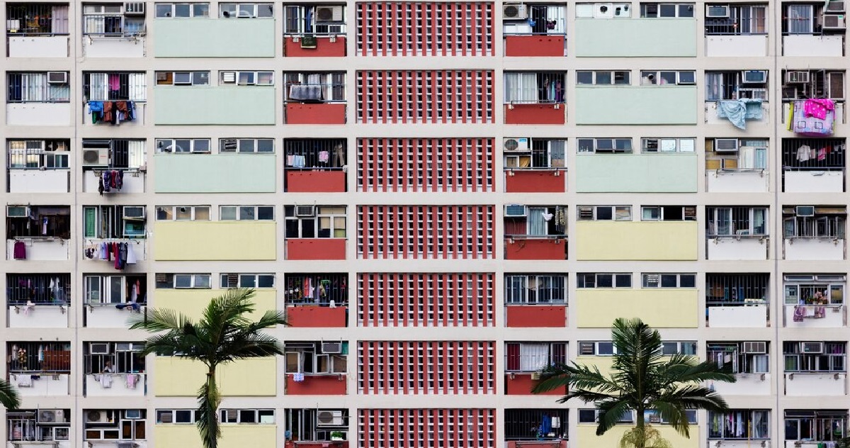 SG LANDLORD BANS TENANT FROM OPENING WINDOWS & ONLY CAN WASH CLOTHES ONCE A WEEK