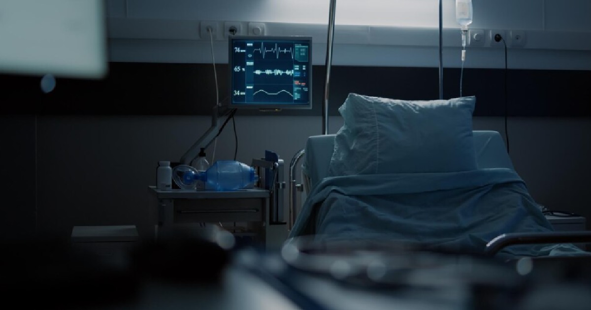 GIRL SHARED HOSPITAL WARD WITH ELDERLY WOMAN, WHO KEPT SEEING A GHOST LADY BESIDE HER