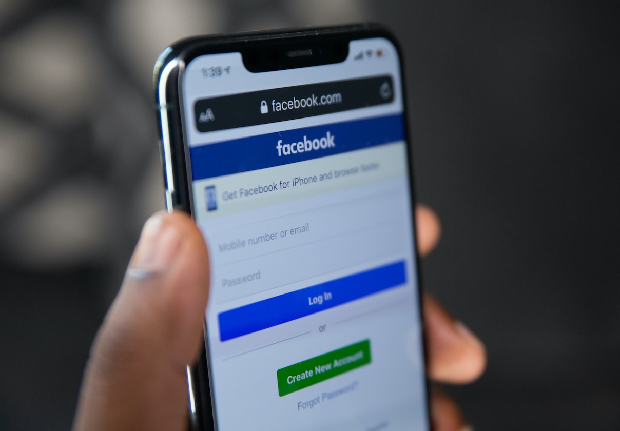 GIRL CHECKS ON HUSBAND’S FB AND SEE HIM CHECKING OUT HIS EX-GF