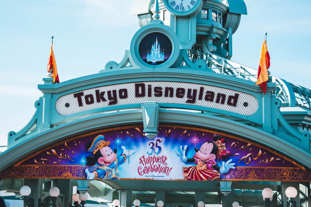 CEO TREATS S’PORE EMPLOYEES 3 DAYS TOKYO DISNEY LAND & PRIVATE MAROON 5 CONCERT