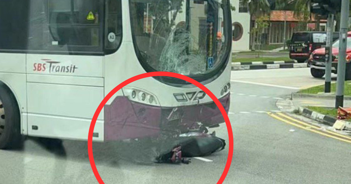 MOTORCYCLE ENDS UP UNDER BUS AFTER ACCIDENT IN PASIR RIS