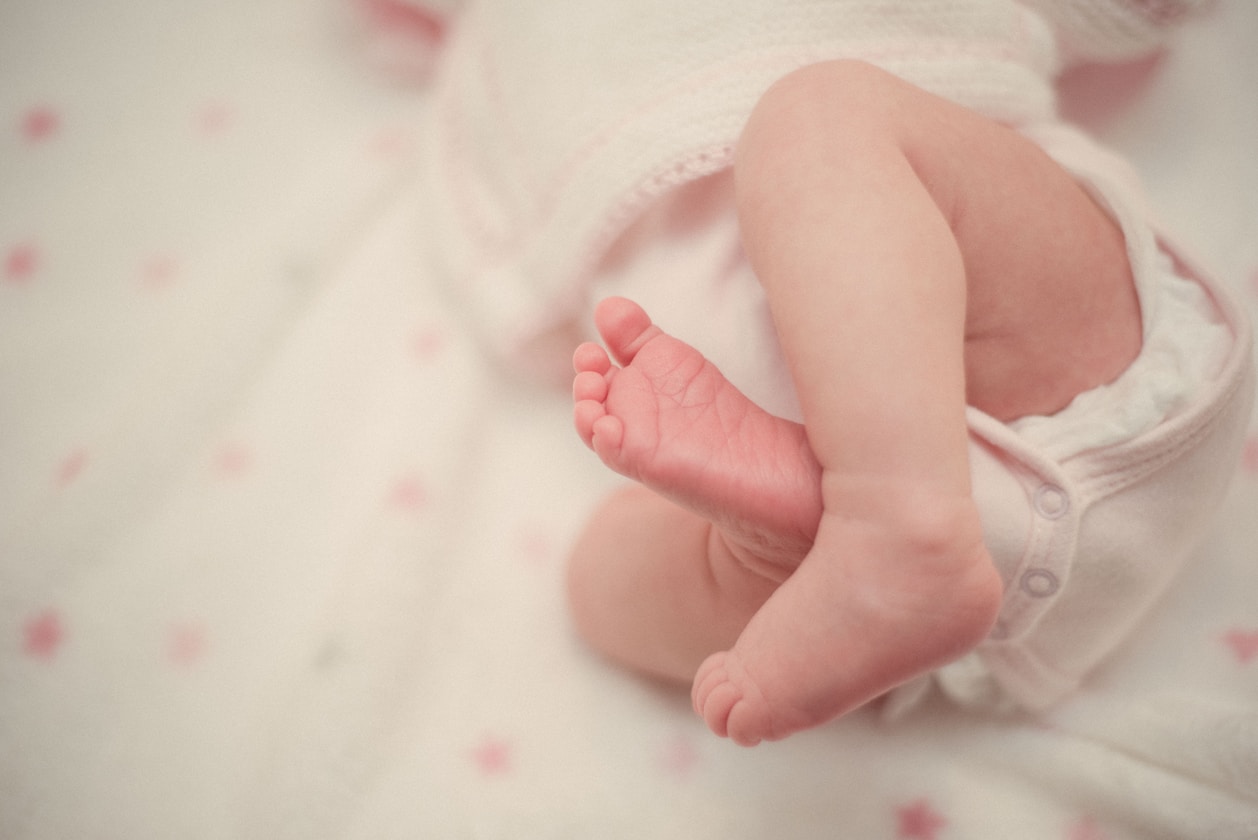 MAN SUSPECTS WIFE CHEATED BECAUSE BABY’S COMPLEXION IS FAIR BUT THEY ARE BOTH DARK