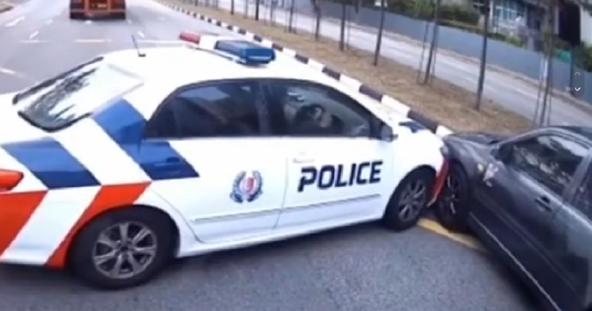 POLICE CAR & BLACK SEDAN REVERSE TO AVOID COLLISION, END UP BOTH CRASH INTO EACH OTHER