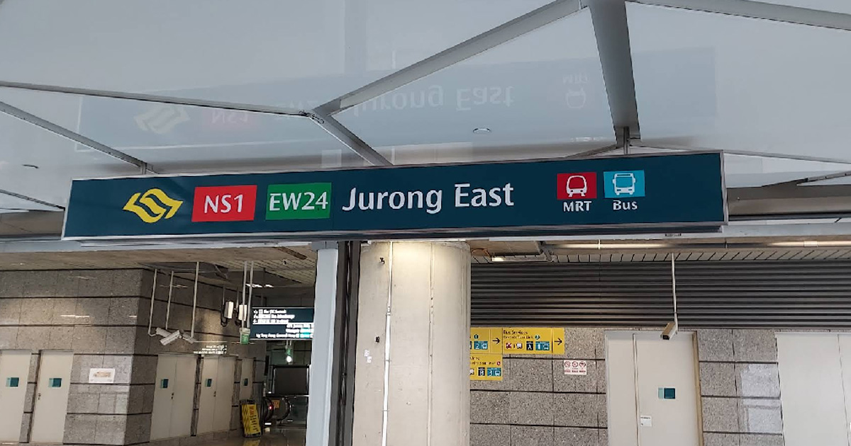 5-Hour MRT Disruption on East-West Line Sparks Commuter Frustration